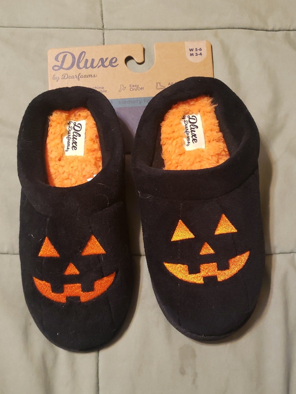 dearfoams Dlixe Black and Orange Jack-O'-Lantern Slip-On Slippers